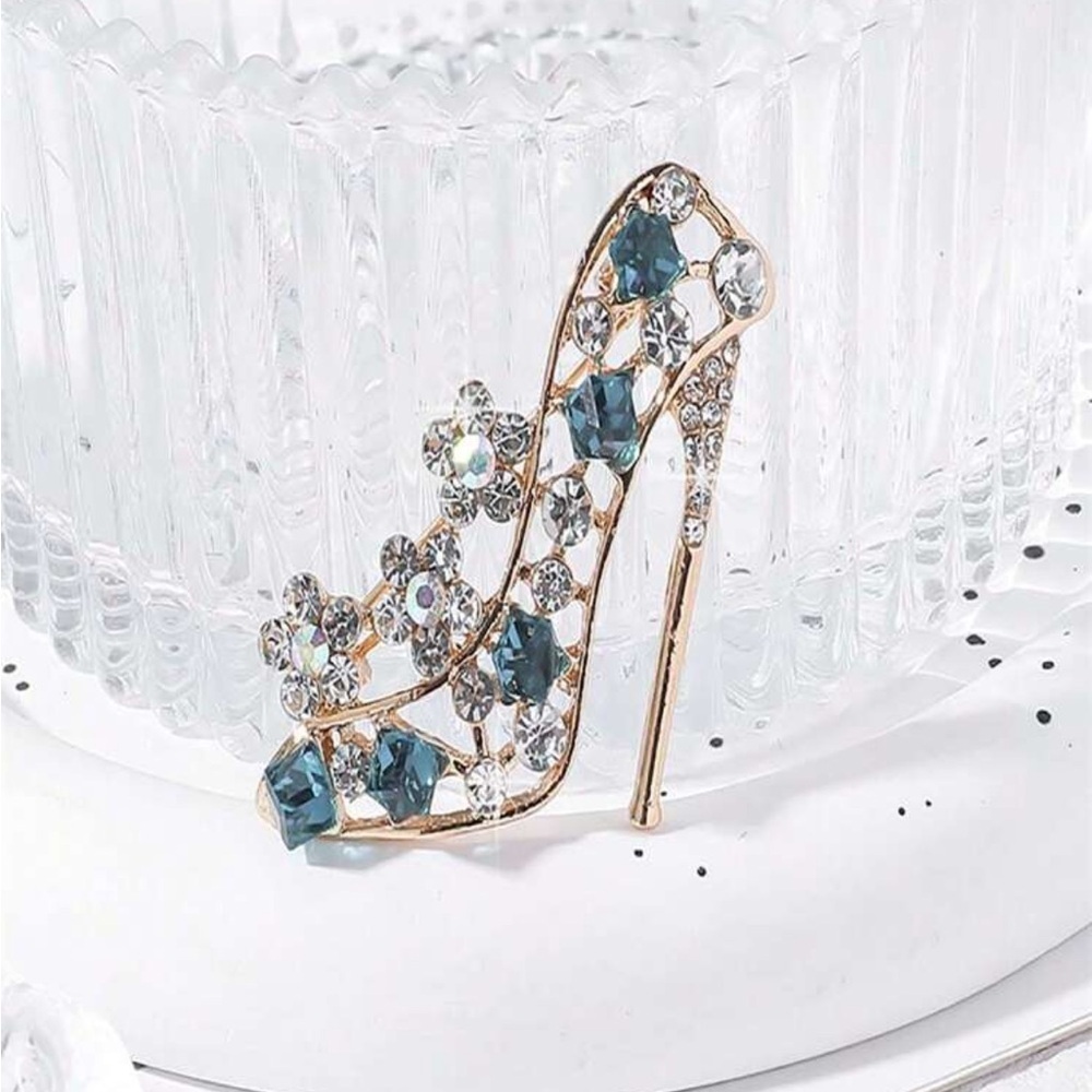 Elegant Gold and Blue Crystal Shoe Brooch - Picture 3 of 4
